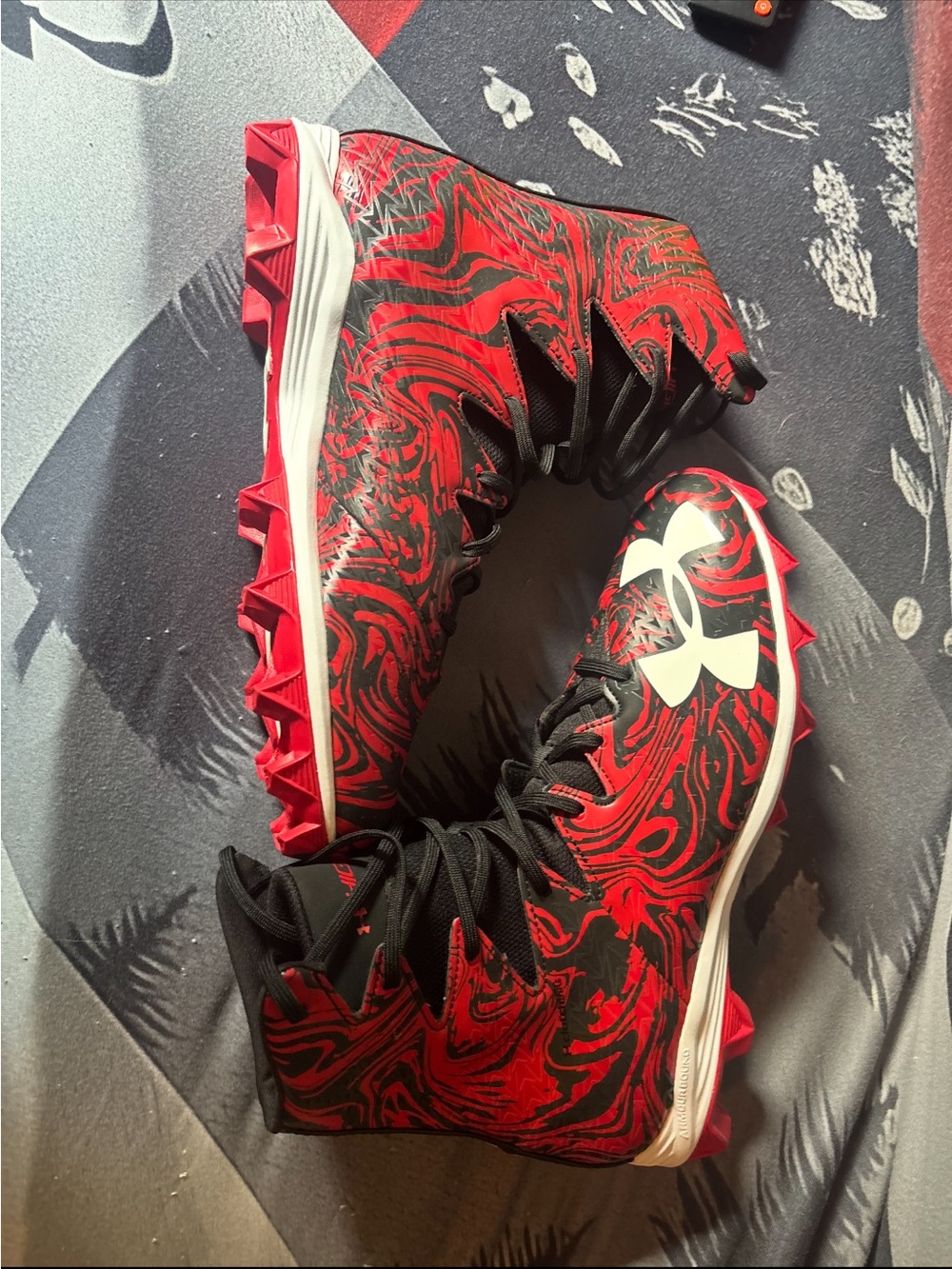 Under Armour Men’s Highlight Lux Red & Black High-Top Football Cleats Size 12